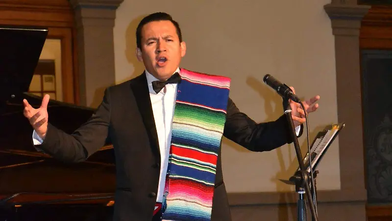 Jesús Palato deleitó al público con su voz.